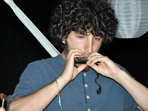 Özgür Dylan with harmonica
